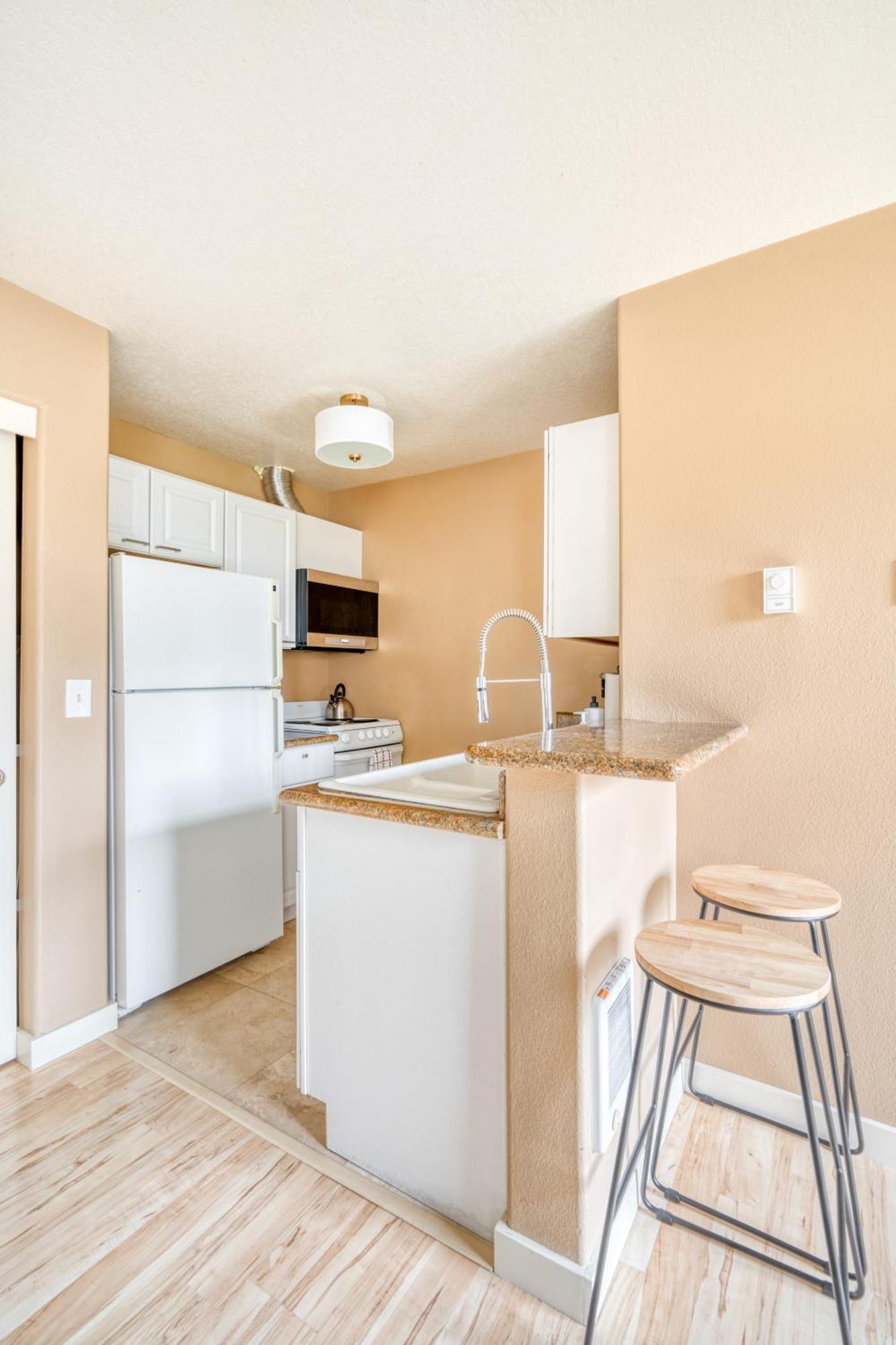 - John's Landing Haven - Near Ohsu * Portland